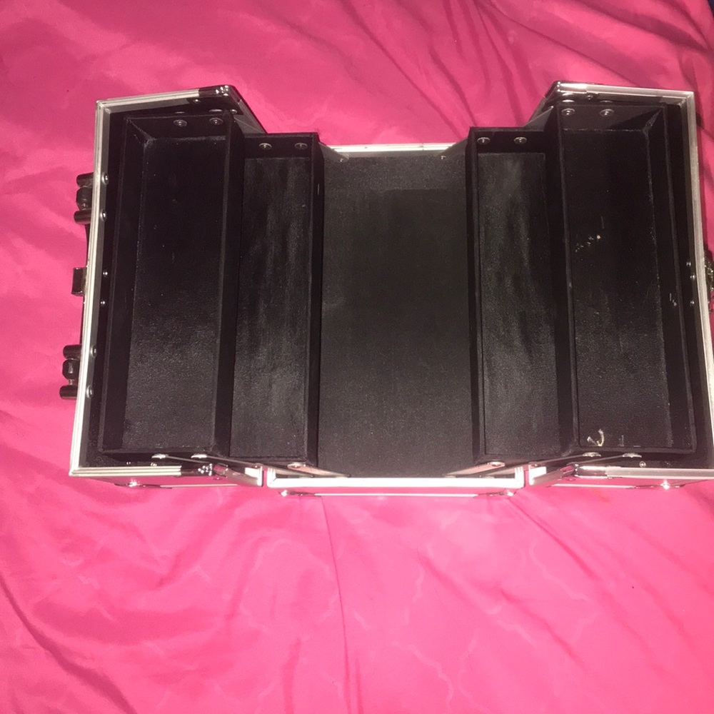 Makeup case - Picture 2 of 5